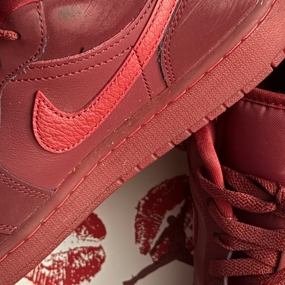 Jordan 1 Low SE "Team Red/Sierra Red" Women's Shoe - Picture 4 of 7